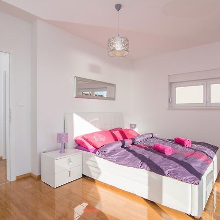 노바야 Fucshia Dreams, Brand New Penthouse For 8 아파트 외부 사진