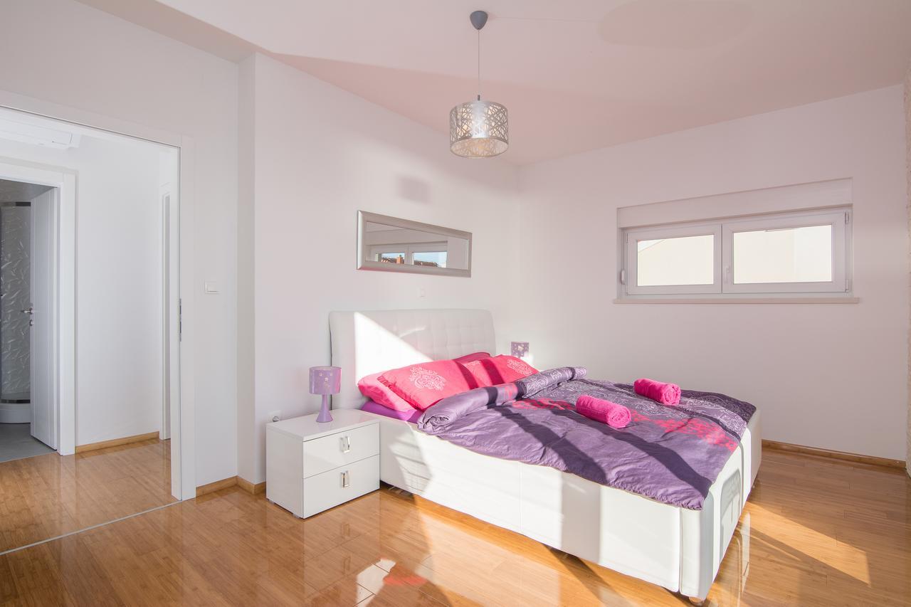노바야 Fucshia Dreams, Brand New Penthouse For 8 아파트 외부 사진