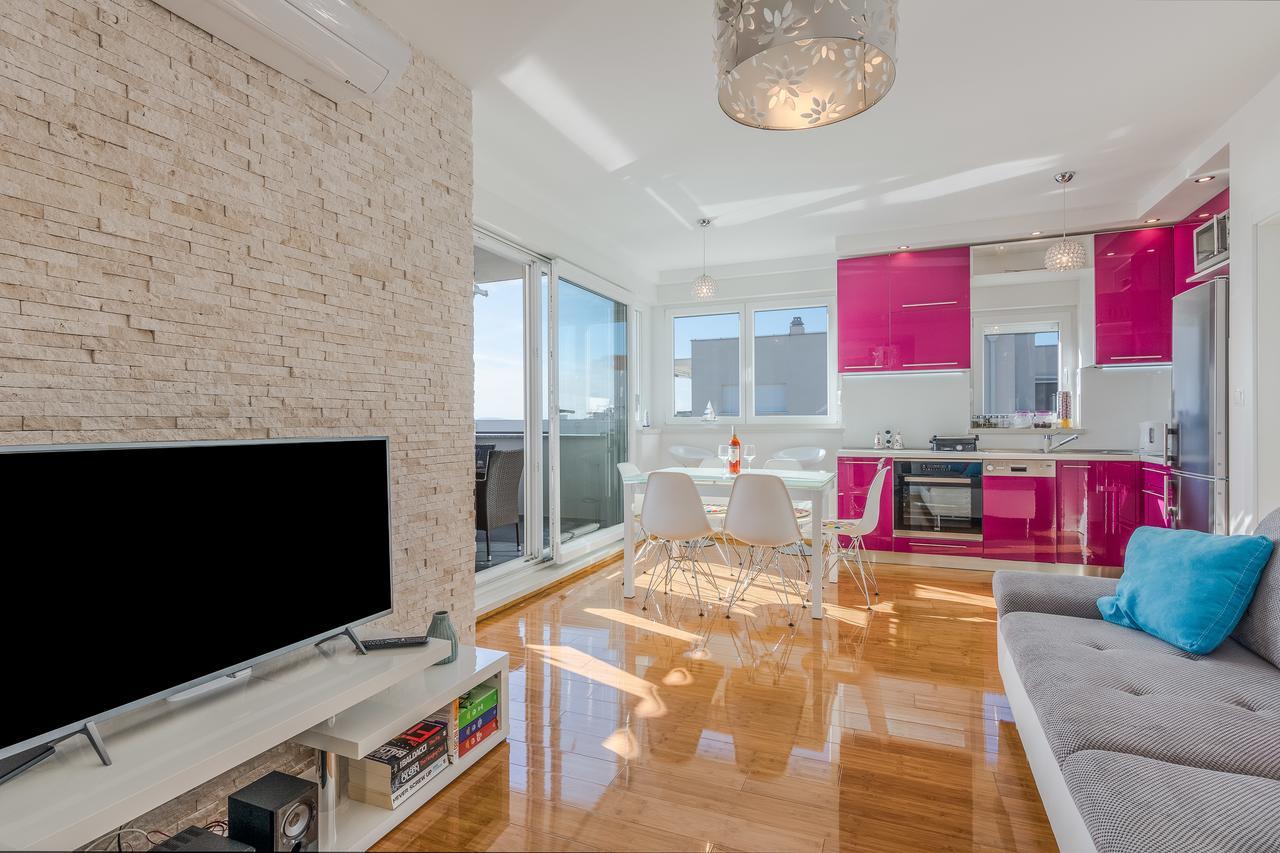 노바야 Fucshia Dreams, Brand New Penthouse For 8 아파트 외부 사진