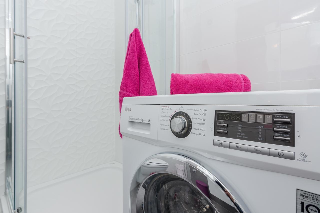 노바야 Fucshia Dreams, Brand New Penthouse For 8 아파트 외부 사진